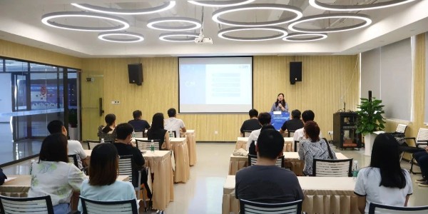 東創集團受邀到廣西產業技術創新服務示范園區作職稱申報培訓！